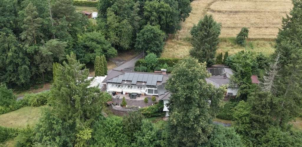 Immobilie in Schlitz - Repräsentatives Wohnen in Top-Alleinlage -- Villa mit Burgenblick & großem Grundstück - Bild 0