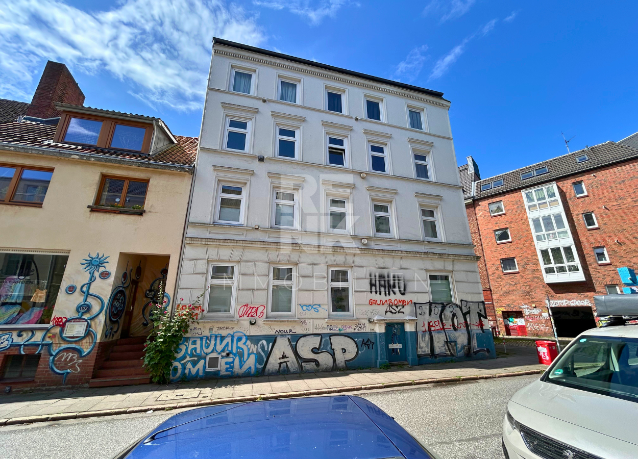 TOP Lage in Ottensen: Mehrfamilienhaus aus der Gründerzeit mit Ausbaupotenzial im Dachgeschoss, Hamburg – Bild 2