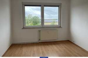 Sehenswerte 3-Zimmerwohnung mit Balkon in herrlicher grüner Umgebung! – Meißen (Kreis) – Vorschaubild 1