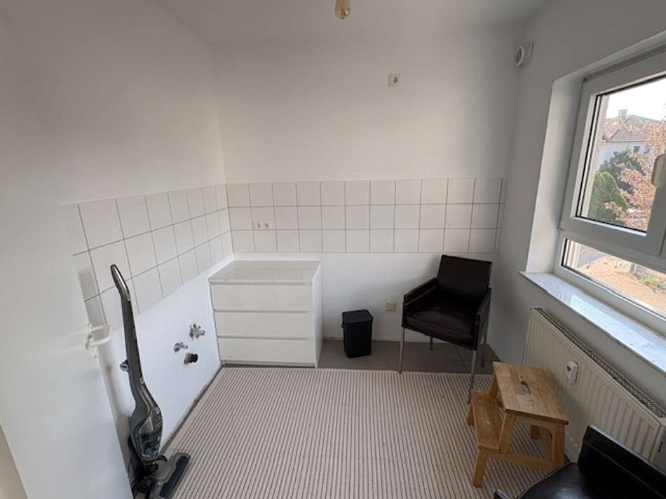 helle Küche mit Abzug