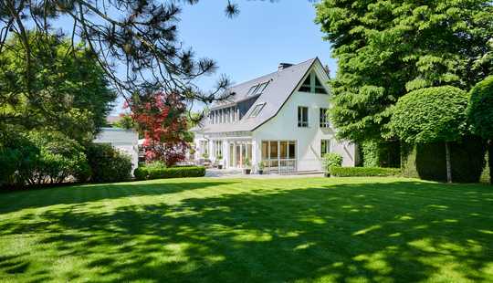 Bild von Exklusives Villenanwesen mit Poolhaus und traumhaftem Garten