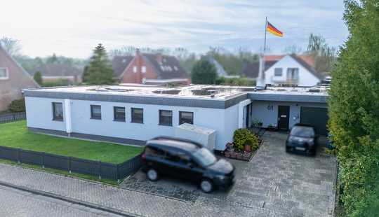 Bild von Norden: Großzügiges ebenerdiges Wohnhaus mit Garage in zentraler Lage!