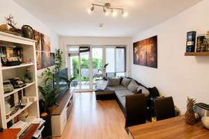 **GÖGGINGEN** Gepflegte 2- ZknB Erdgeschosswohnung mit Terrasse und Gartenanteil in ruhiger Lage – Schiffmacherweg 12a, 86199 Göggingen-Nordwest, Augsburg – Vorschaubild 2