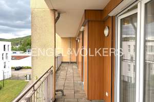 Lichtdurchflutete 2-Zimmer-Wohnung mit umlaufendem Balkon, Aufzug und Stellplatz – Die vollständige Adresse der Immobilie erhältst du vom Anbieter., 57074 Siegen, Siegen – Vorschaubild 4