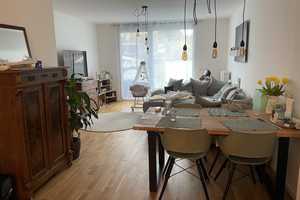 Neuwertiges Reihenmittelhaus mit drei Zimmern und EBK in Frankfurt-Fechenheim – Frankfurt am Main – Vorschaubild 1