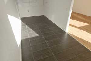 **Ideal für Singles oder Paare** Schöne 2-Raumwohnung mit Laminat und Balkon! – Hans-Grade-Straße 92, 39130 Magdeburg – Vorschaubild 3