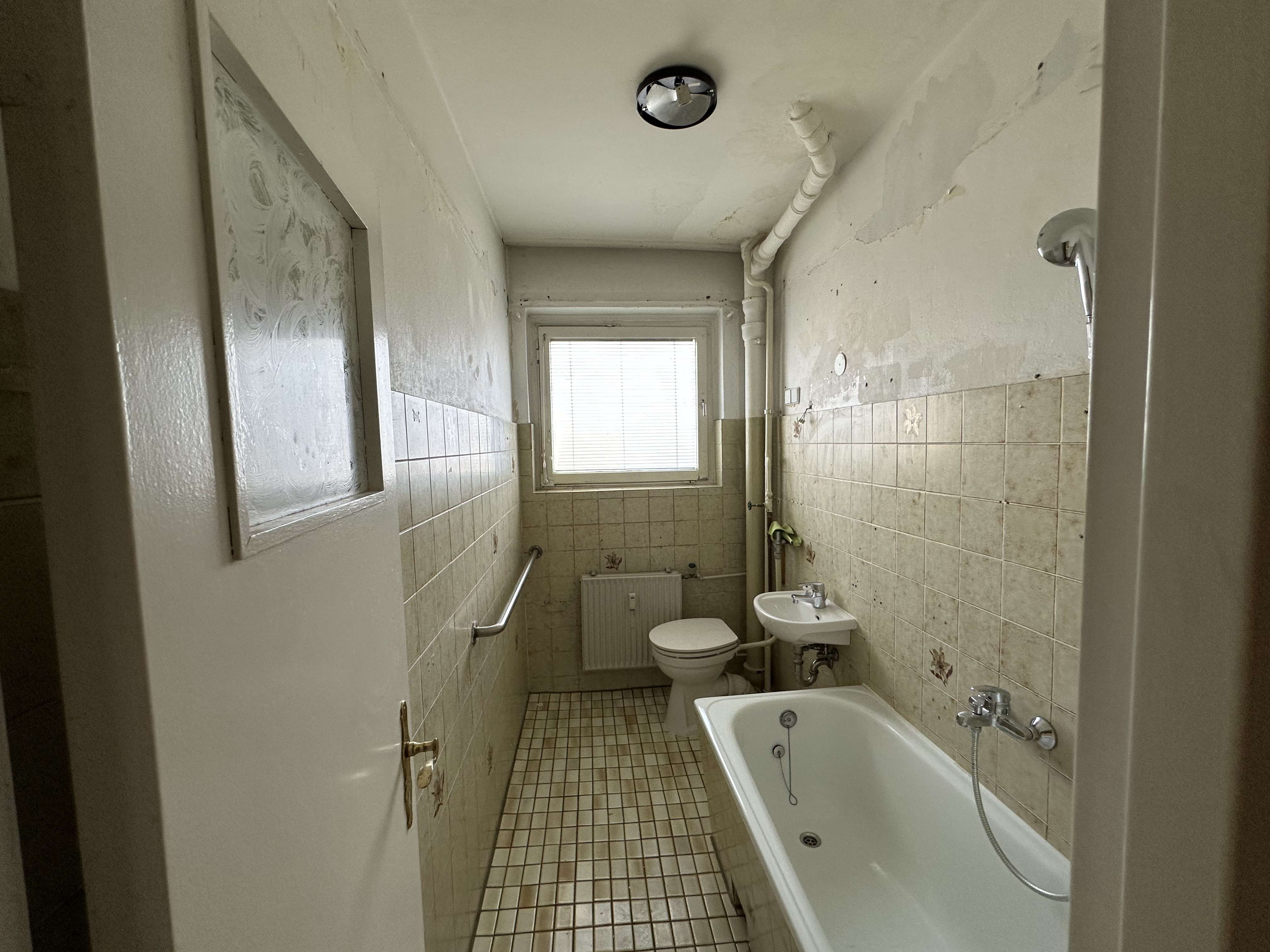 Rohdiamant nahe Volkapark Wilmersdorf!Praktisch geschnittene 2-Zi.-Wohnung zur Selbstverwirklichung!, Berlin – Bild 3