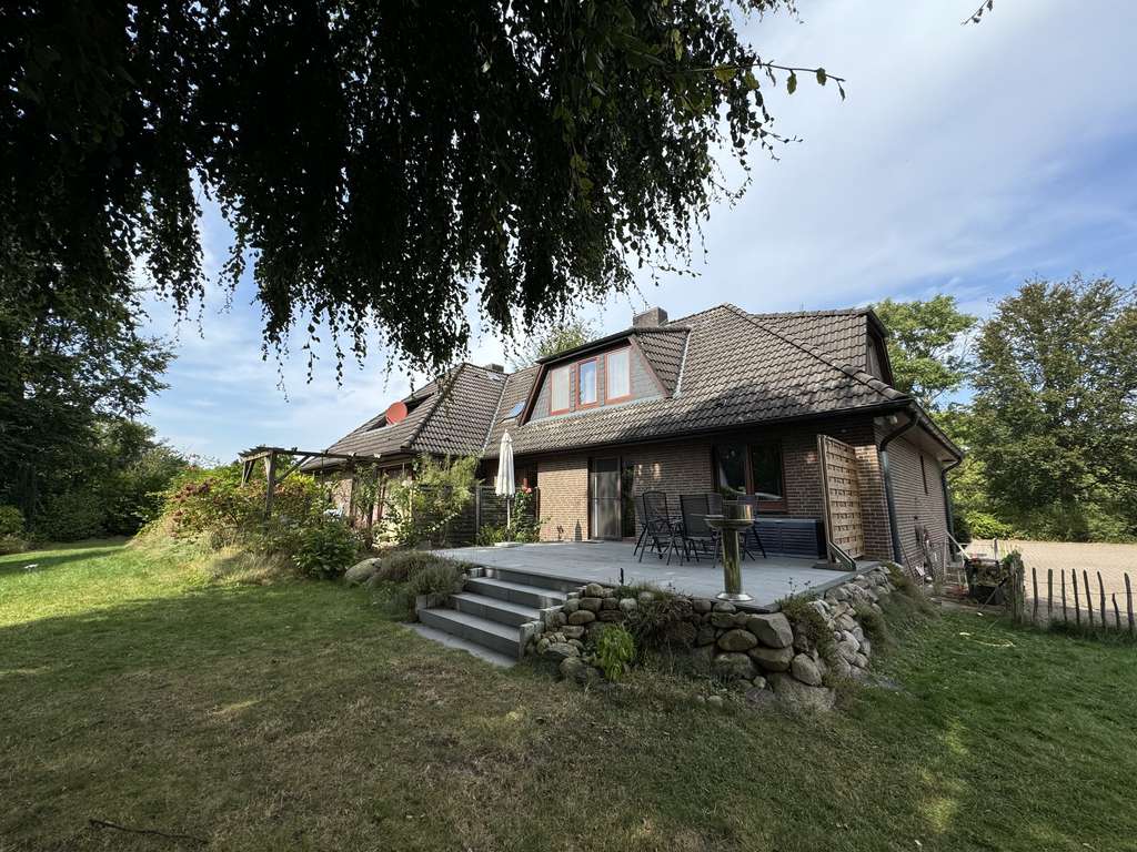 Immobilie in Ammersbek - Einfamilienhaus mit Einliegerwohnung in unmittelbarer Waldnähe... - Bild 0