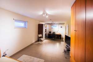 Top end, luxurious, modern family home with Garden, quiet neighbourhood near Strothoff Intl – Die vollständige Adresse der Immobilie erhältst du vom Anbieter., 63263 Neu-Isenburg – Vorschaubild 8