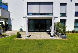 Frontansicht Terrasse u Balkon