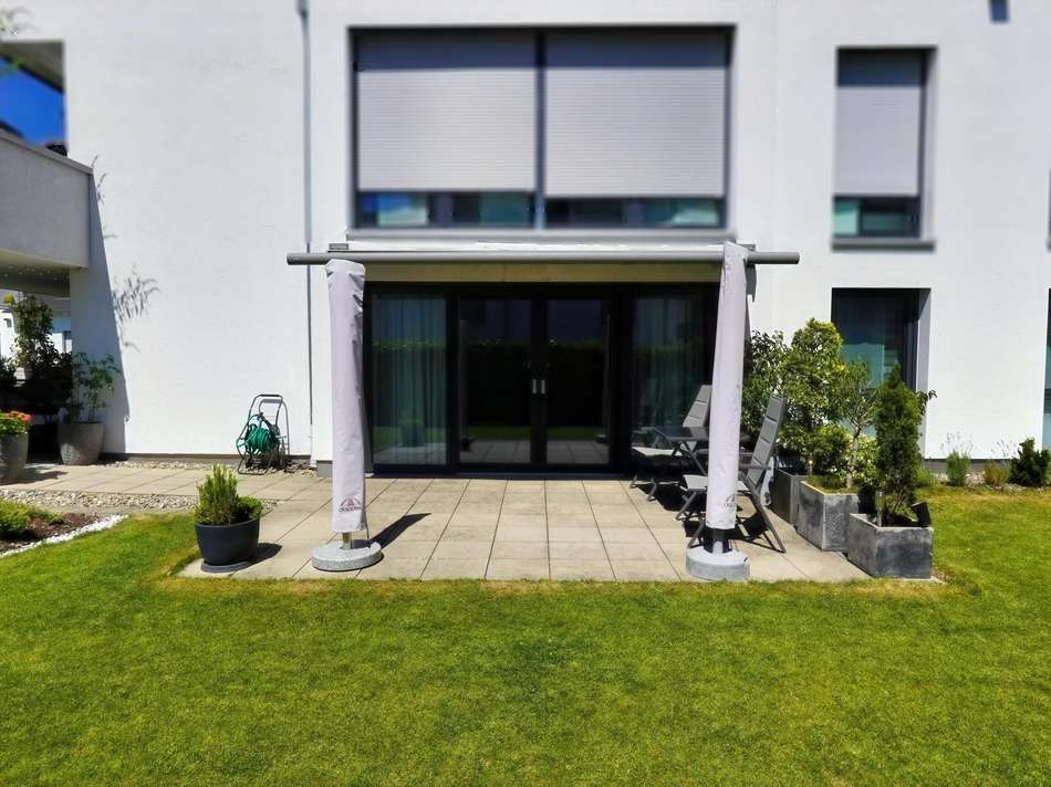 Frontansicht Terrasse u Balkon