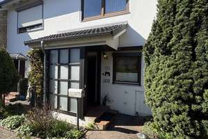Schönes Stadthaus mit Entwicklungspotential in Kiel-Hasseldieksdamm – Die vollständige Adresse der Immobilie erhältst du vom Anbieter., 24109 Hasseldieksdamm, Kiel – Vorschaubild 2