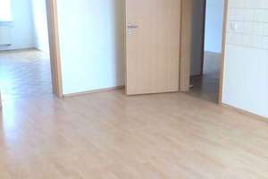 2,5 -Zimmer-Wohnung mit Balkon und Wannenbad