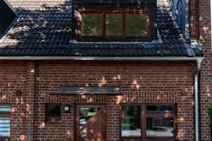 Eine Wohnung, die sich anfühlt wie ein ganzes Haus – Die vollständige Adresse der Immobilie erhältst du vom Anbieter., 47804 Kempener Feld/Baackeshof, Krefeld – Vorschaubild 2
