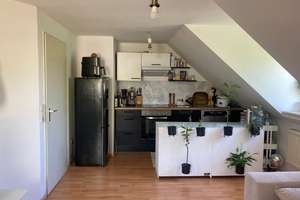 Wohnen mit Charakter: Gepflegte Dachgeschosswohnung in Augsburg – Öglinstraße 2, 86153 Am Schäfflerbach, Augsburg – Vorschaubild 2