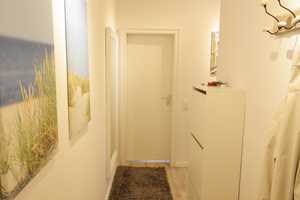 RESERVIERT: Direkte Rheinnähe - geschmackvoll eingerichtete, vollmöblierte, schicke 1 Zimmer Wohnung – Hauptstr. 239, 51143 Köln – Vorschaubild 2