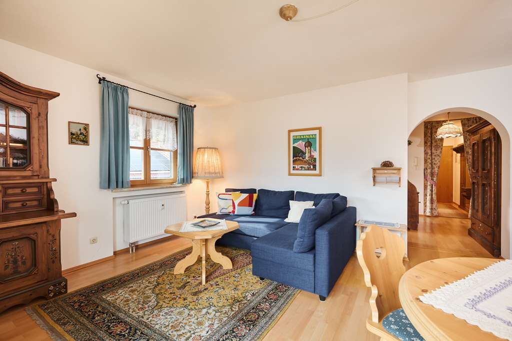 Immobilie in Grainau - Logenplatz Grainau: 2-Zimmer-Juwel mit unverbaubarem Panoramablick & XXL-Sonnenbalkon - Bild 2