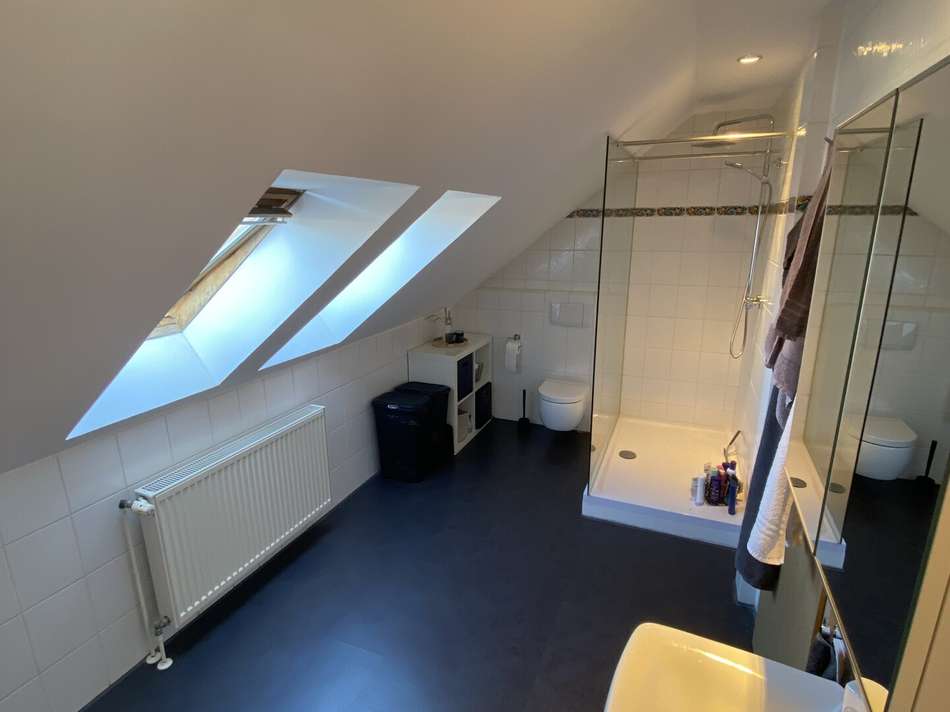 Badezimmer mit Dusche