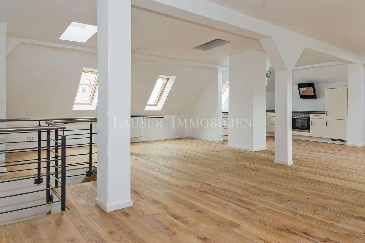 Kernsanierte und großzügige City-Maisonette mit Balkon zum Wohlfühlen - Photo 1