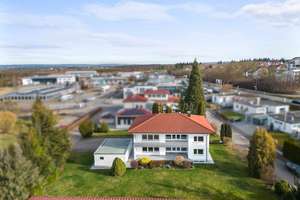 Besondere Gelegenheit! Großzügiges Einfamilienhaus im Villenstil mit weitläufigem Grundstück – Die vollständige Adresse der Immobilie erhältst du vom Anbieter., 88471 Laupheim – Vorschaubild 1