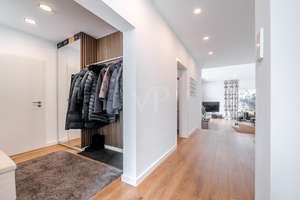 Licht, Lebensqualität & Privatsphäre am Waldrand! Wertig ausgestattete DHH mit Kamin, EBK und Garage – Die vollständige Adresse der Immobilie erhältst du vom Anbieter., 61389 Schmitten – Vorschaubild 3
