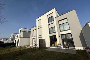Luxuriöse Doppelhaushälfte mit fünf hellen Zimmern, einer Einbauküche und  in Nordenstadt, Wiesbaden – Blaumeisenweg 8, 65025 Nordenstadt, Wiesbaden – Vorschaubild 4