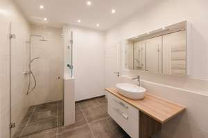 2,5 Zimmer Wohnung 69 qm & 30 qm Nutzfläche, Stellplatz