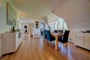 Innenstadt-Wohnen mit Charakter: Besondere Gaubenarchitektur mit Kamin, Westbalkon und Garage – Die vollständige Adresse der Immobilie erhältst du vom Anbieter., 23758 Oldenburg in Holstein – Vorschaubild 15