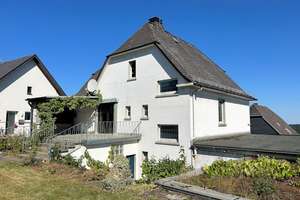 Wohnen und Gewerbe kombiniert: Zweifamilienhaus mit separater Gewerbeeinheit im Herzen von Hir – Die vollständige Adresse der Immobilie erhältst du vom Anbieter., 59581 Warstein – Vorschaubild 4