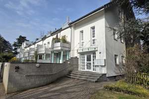 Stilvolle Split-Level-Loftwohnung mit Garten in sanierter Fabrik mit TG Stellplatz