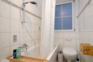 Modern möbliertes 2-Zimmer- Apartment mit WLAN direkt in der Altstadt von Nürnberg – Nürnberg – Vorschaubild 16