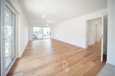 Bezugsfertig. Hochwertige 4 -Zimmer Terrassenwohnung mit Garten