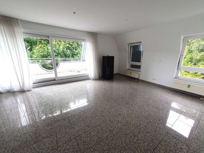 Heilbronn Ost: 3-Zimmer-Dachgeschosswohnung mit Terrasse, Aufzug und Stellplatz