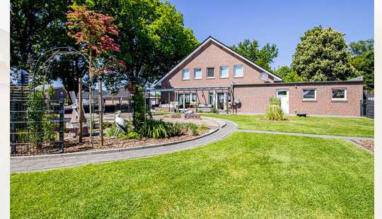 Bild von Junges, großzügiges Einfamilienhaus in ruhiger und zentraler Lage !