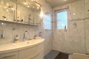 ++ GEPFLEGTES MEHRGENERATIONENHAUS ++ – Die vollständige Adresse der Immobilie erhältst du vom Anbieter., 42655 Gräfrath, Solingen – Vorschaubild 19