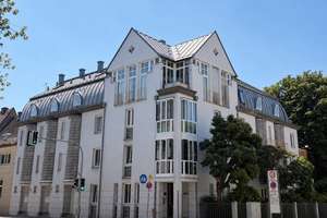 Wohnen mit Flair am Englischen Garten – 2,5 Zimmer-Galerie-Dachgeschoss-Wohnung mit Dachterrasse