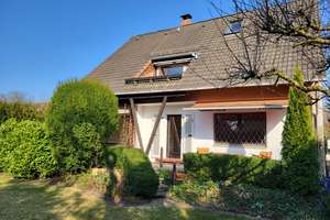 Gepflegtes Zweifamilienhaus mit Garten in ruhiger Lage