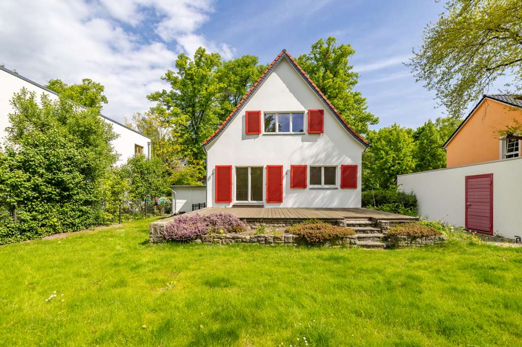 Exklusives Einfamilienhaus mit großzügigem Garten in begehrter, ruhiger Lage