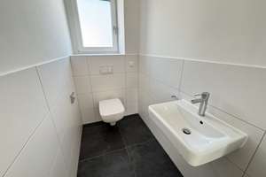 Helle 3-Zimmer-Dachgeschosswohnung im Neubau in Ulm-Lehr – inklusive moderner Einbauküche – Straubstraße 10/2, 89081 Lehr, Ulm – Vorschaubild 9