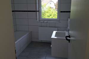 Lichtdurchflutete Doppelhaushälfte mit Einliegerwohnung in ruhiger Lage – Wilhelm-Leuschner-Str. 31a, 61231 Bad Nauheim – Vorschaubild 4