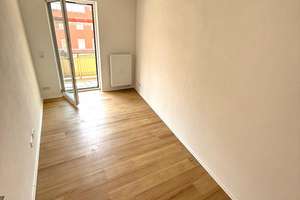 WG-Zimmer in sanierter Wohnung zentral in Würzburg mit Einbauküche mit Balkon ab sofort! – Semmelstraße 47, 97070 Altstadt, Würzburg – Vorschaubild 1
