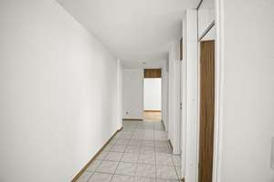 3-Zimmer-Wohnung in Freiburg-Betzenhausen: Balkon, Tiefgaragenplatz, Parkett & Stadtbahn vor der Tür – 79114 Alt-Betzenhausen, Freiburg im Breisgau – Vorschaubild 9