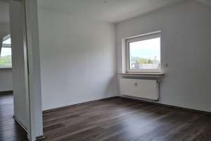 Exklusive 3-Zimmer-Dachgeschosswohnung (ca. 82 qm Grundrissfläche) mit Balkon in top gepflegtem MFH – Die vollständige Adresse der Immobilie erhältst du vom Anbieter., 57076 Weidenau, Siegen – Vorschaubild 8