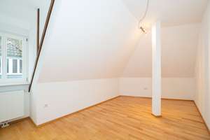 Stilvolle 4-Zimmer-Wohnung mit Dachterrasse im Herzen von Zürch – Die vollständige Adresse der Immobilie erhältst du vom Anbieter., 97421 Innenstadt, Schweinfurt – Vorschaubild 6