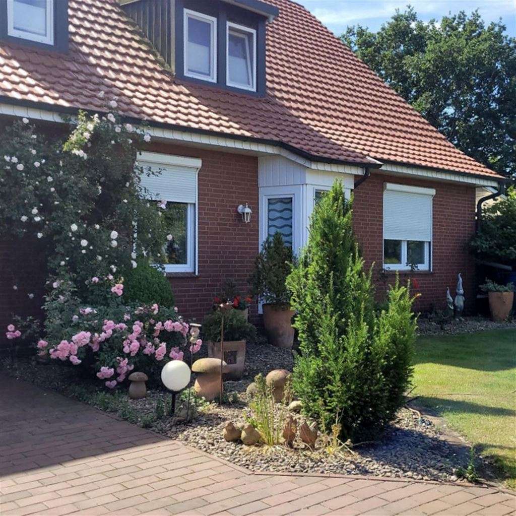 Immobilie in Weyhe - Landhaus mit 2 Wohneinheiten und Gewerbeteil, mit 5000 m² Grundstück - Bild 1