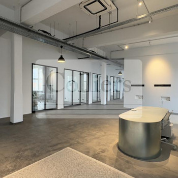 Historisches Ensemble in Spandau | Flexible Bürogestaltung | Außenjalousien | Lasten- & Personenaufz