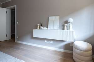 Frisch sanierte Wohnung mit klarer Raumaufteilung, in Top-Lage am Ku'damm, bezugsfrei und Balkon – Johann-Sigismund-Straße 18, 10711 Halensee, Berlin – Vorschaubild 4