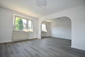 Einzugsfertige Wohnung mit Küchenzeile sucht nette Mieter!