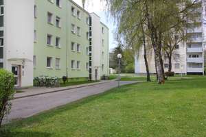 Nicht aufwendig zu renovieren: 3-Zimmer-Wohnung mit Balkon und eigenem Garagenplatz – Die vollständige Adresse der Immobilie erhältst du vom Anbieter., 80939 Freimann, München – Vorschaubild 16