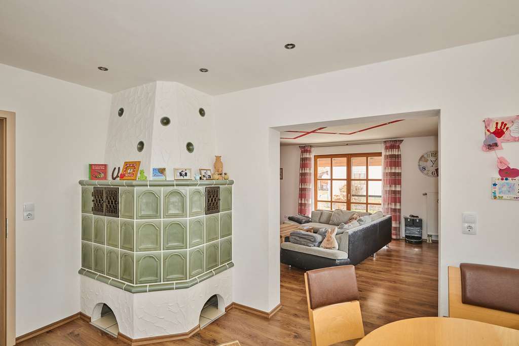 Immobilie in Riekofen - Großzügiges Familienidyll mit Pool und gehobener Ausstattung in ruhiger Lage von Sünching - Bild 4